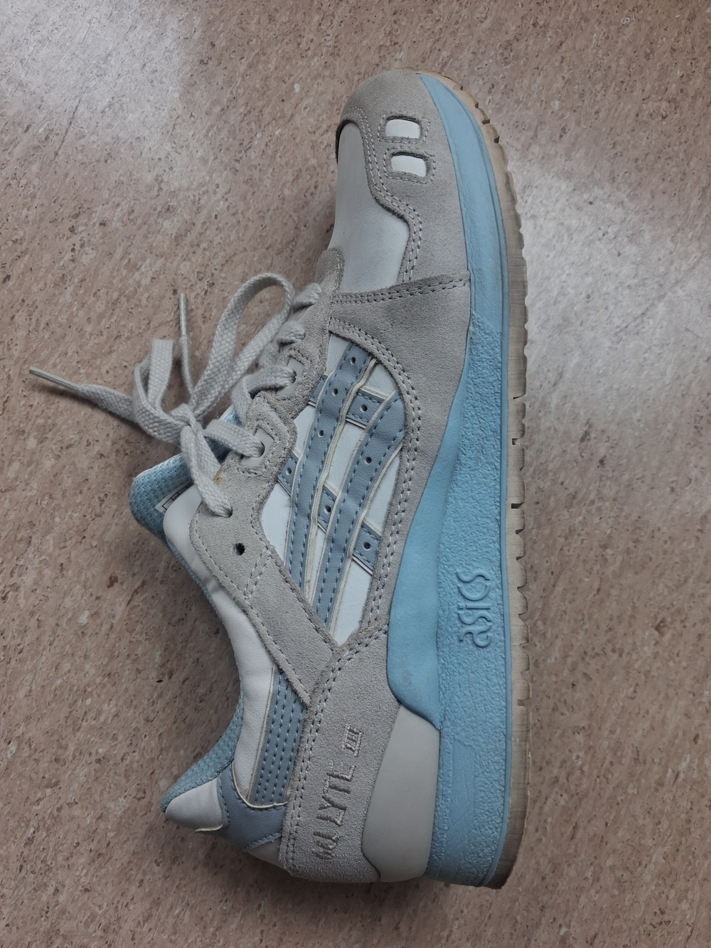 Asics Kids Sneakers in Light Blue and Gray Suede